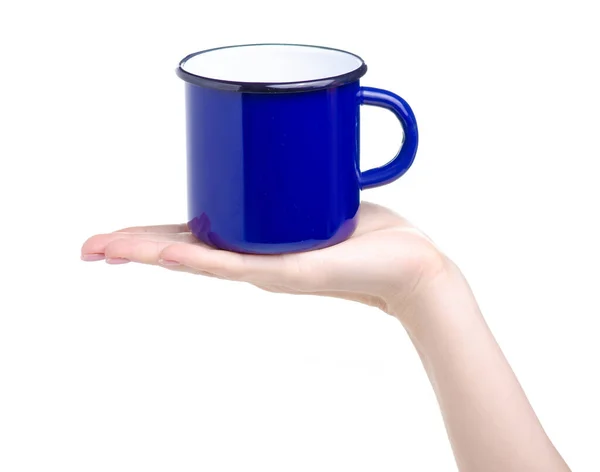 Ceașcă de smalț albastru în mână — Fotografie, imagine de stoc