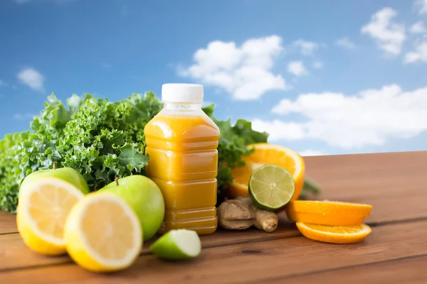 Bottle with orange juice, fruits and vegetables — Stock Photo, Image