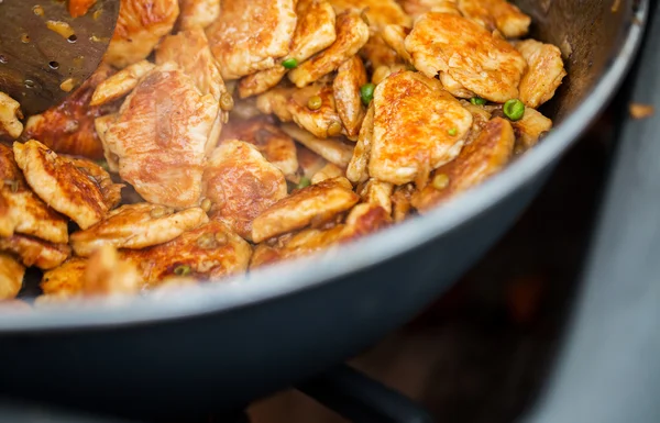 Close up of meat in wok pan at street market — Stock Photo, Image