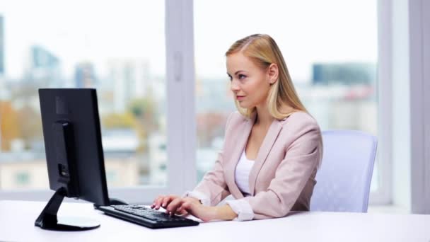 Young businesswoman with computer typing at office — Stock Video