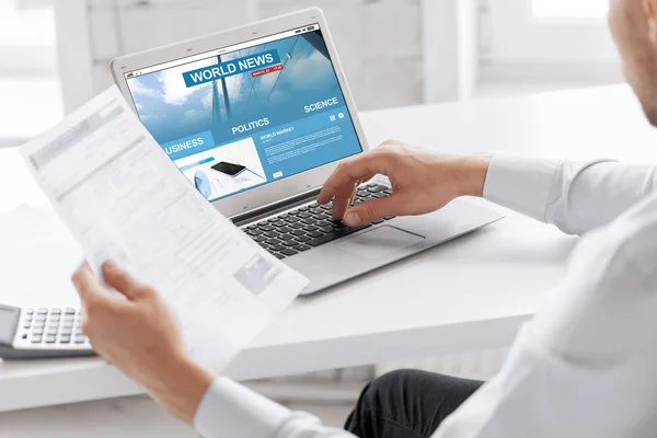 Businessman with laptop computer working at office — Stock Photo, Image