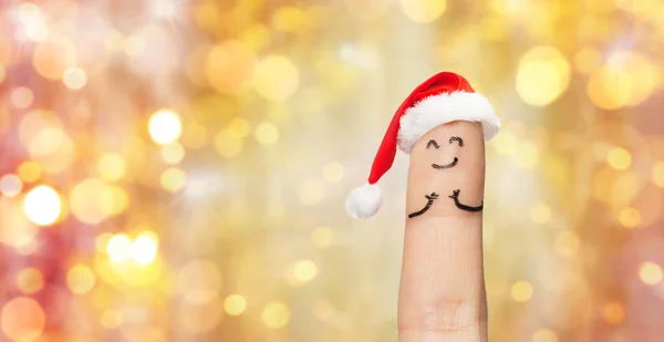 Närbild av ett finger i santa hatt över lampor — Stockfoto