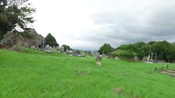 Old celtic cemetery graveyard in ireland 63 — Stock Video