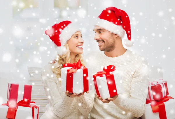 Happy couple at home exchanging christmas gifts — Stock Photo, Image