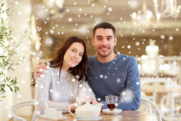 Happy couple drinking tea at restaurant — Stock Photo, Image