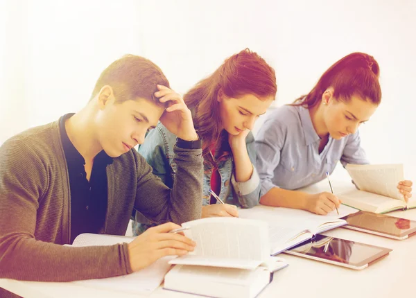 Students with notebooks and tablet pc at school — Stock Photo, Image