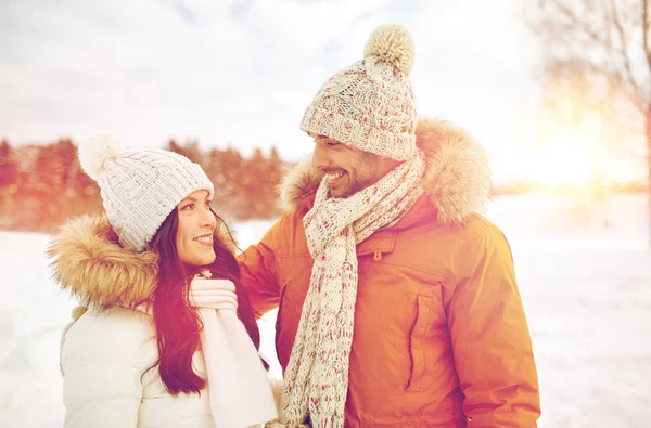 Happy couple walking over winter background — Stock Photo, Image