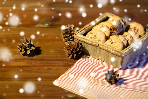 Nahaufnahme von Haferkeksen auf Holztisch — Stockfoto