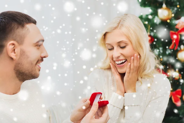 Navidad pareja anillo fotos de stock, imágenes de Navidad pareja anillo sin royalties | Depositphotos Navidad pareja anillo fotos de stock, imágenes de Navidad pareja anillo sin royalties | Depositphotos