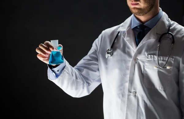 Close up of doctor holding flask with cure vaccine — Stock Photo, Image