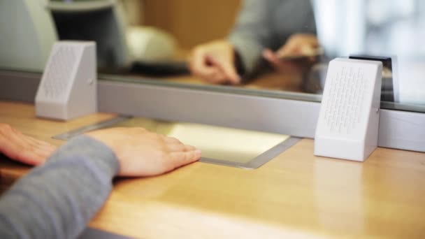 Clerk counting money and customer at bank office — Stock Video