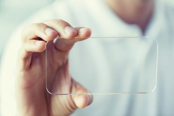 Primer plano de la mano masculina con smartphone transparente — Foto de Stock