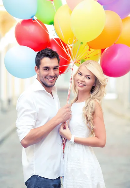 Para z kolorowych balonów — Zdjęcie stockowe