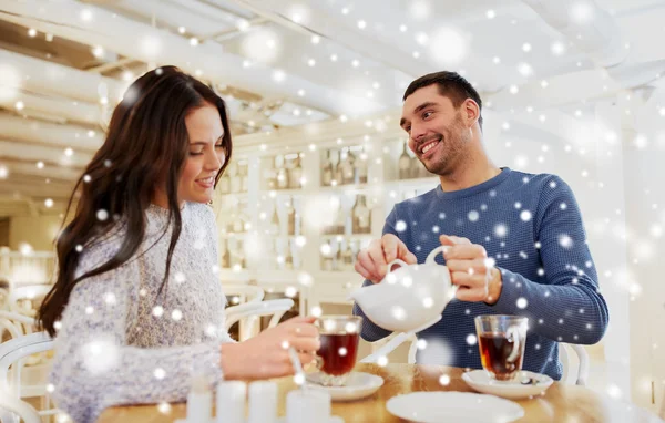 Happy couple drinking tea at cafe — Stock Photo, Image