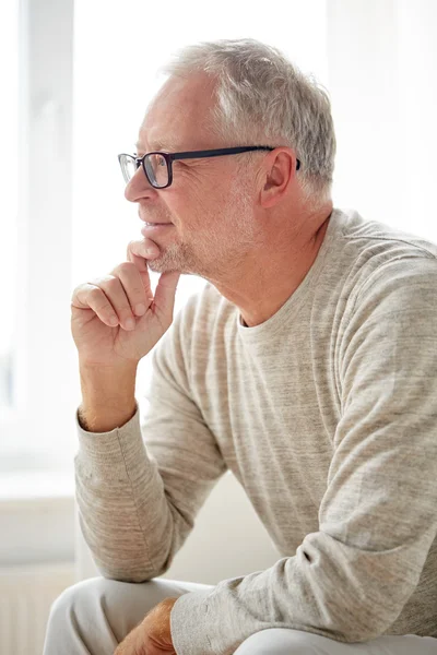 Close up of smiling senior man in glasses — Stock Photo, Image