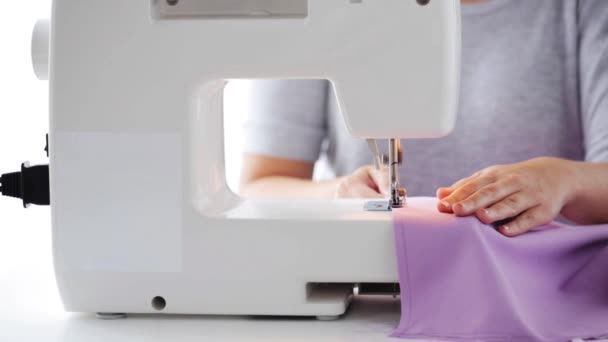 Tailor woman with sewing machine stitching fabric — Stock Video