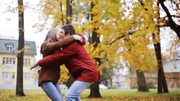 Happy young couple having fun in autumn park — Stock Video
