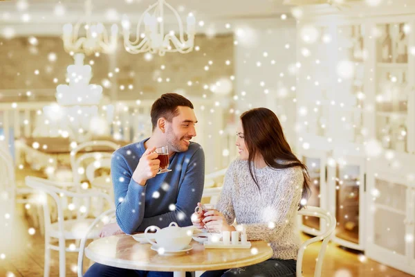 Happy couple drinking tea at cafe — Stock Photo, Image