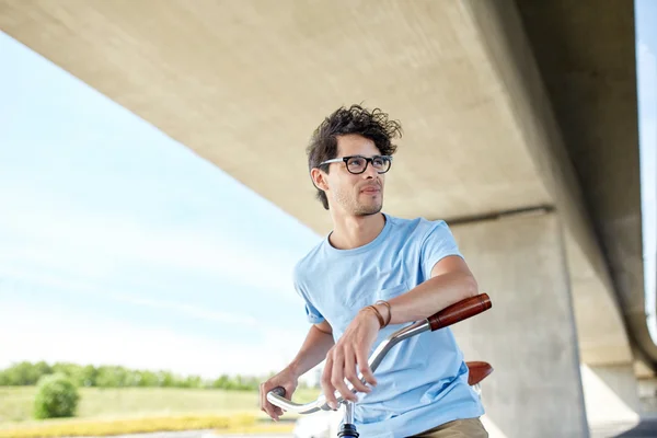 Young hipster man riding fixed gear bike — Stock Photo, Image