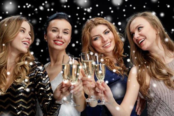 Happy women with champagne glasses at night club — Stock Photo, Image