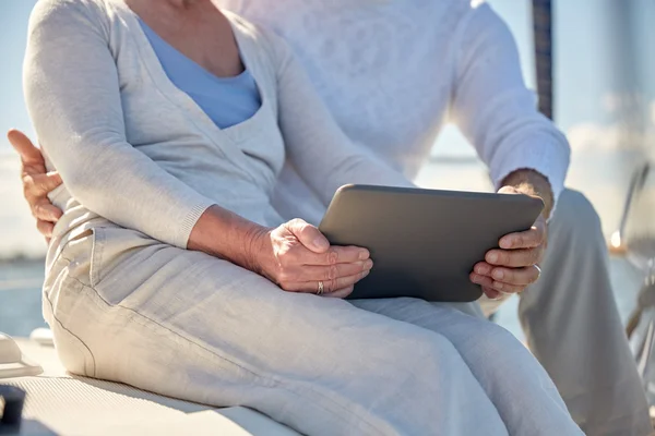 Senior couple with tablet pc on sail boat or yacht — Stock Photo, Image