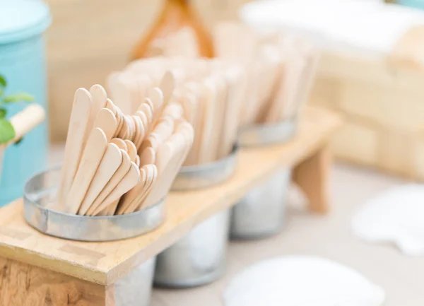 Close up of wooden sticks on restaurant table — Stock fotografie