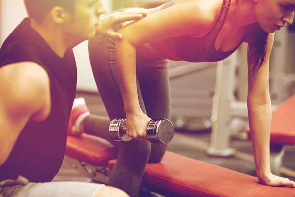 Close up of couple with dumbbell exercising in gym — Stock Photo, Image