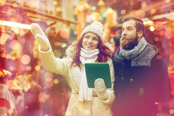 Happy couple walking with tablet pc in old town — Stock Photo, Image