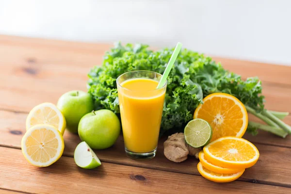 Glass of orange juice, fruits and vegetables — Stock Photo, Image