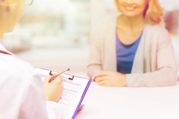 Close up of doctor and woman meeting at hospital — Stock Photo, Image