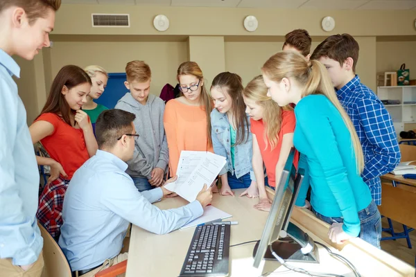 Group of students and teacher at school classroom — Stock Photo, Image