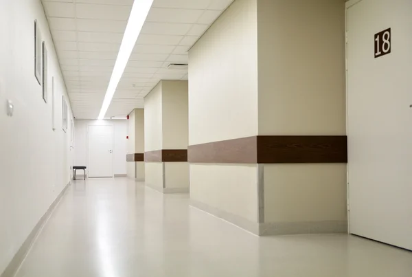 Üres kórházi folyosó — Stock Fotó