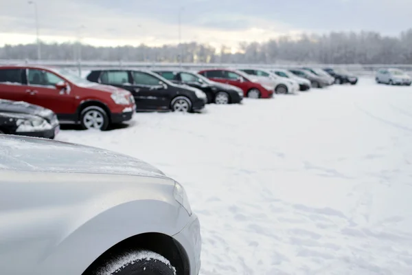 Parkeerplaats van de winter met sneeuw — Stockfoto