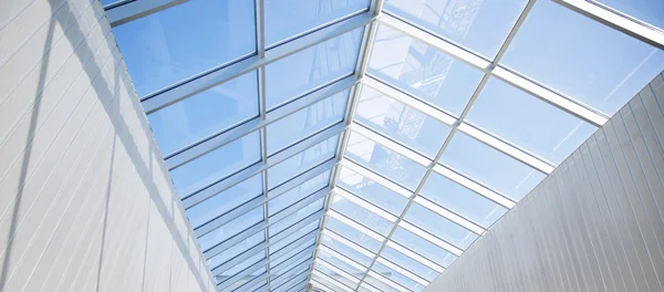 Moderní budova nebo pavilon prosklená střecha — Stock fotografie