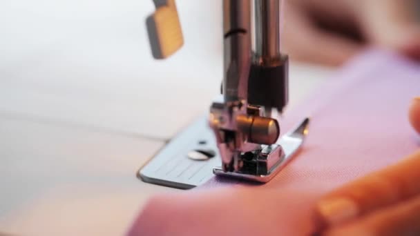 Ράψιμο μηχάνημα πιεστής πόδι ράψιμο ύφασμα — Αρχείο Βίντεο