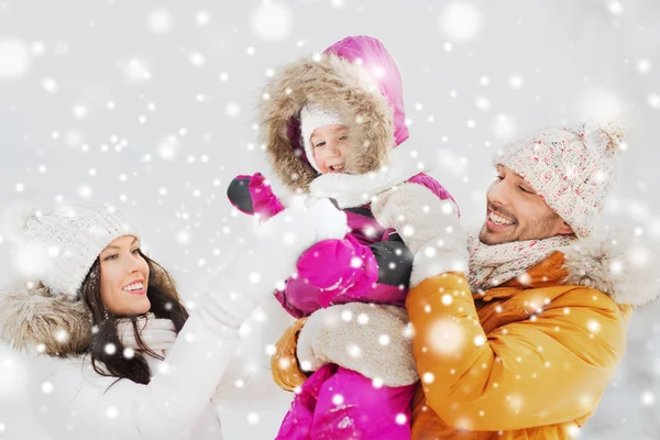 Happy family with child in winter clothes outdoors — Stock Photo, Image