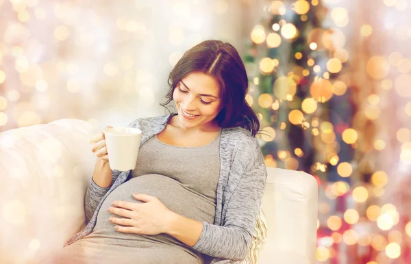 Happy pregnant woman with cup drinking tea at home — Stock Photo, Image