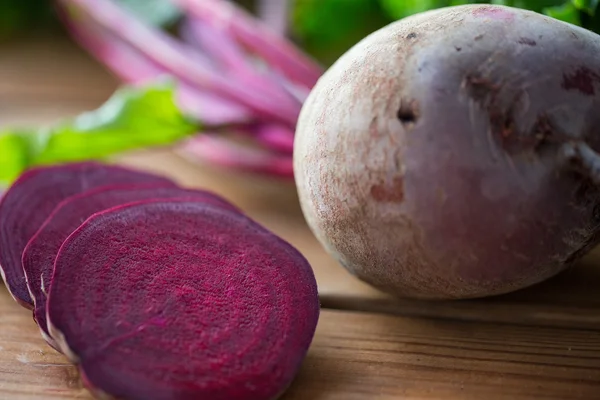 Close up of sliced beet on wood — Stock Photo, Image