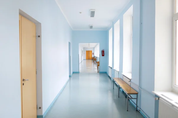 Empty school corridor — Stock Photo, Image