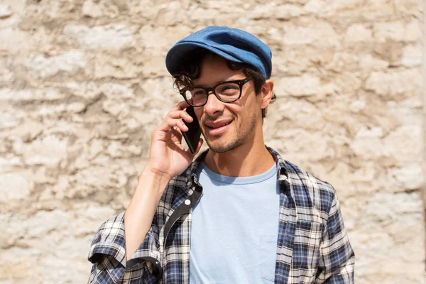 Close up of man calling on smartphone outdoors — Stock Photo, Image
