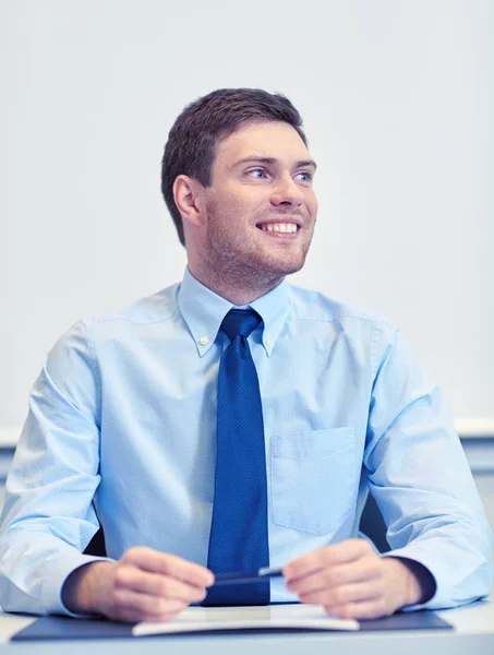 Smiling businessman sitting in office Royalty Free Stock Photos