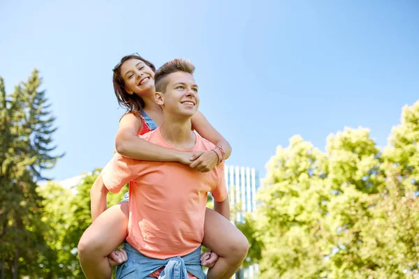 Happy teenage couple having fun at summer park — Stock Photo, Image