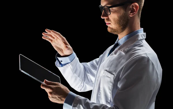 Close up of doctor or scientist with tablet pc — Stock Photo, Image