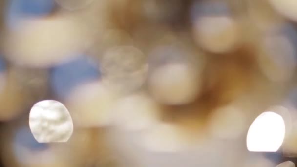 Borrado dourado movendo luzes de Natal bokeh — Vídeo de Stock