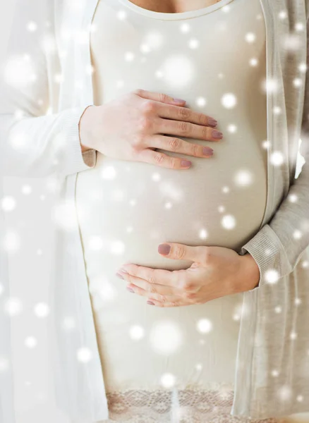 Close up of pregnant woman belly and hands — Stock Photo, Image