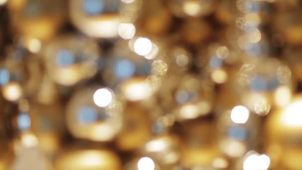 金黄的圣诞装饰或花环的珠子 — 图库视频影像