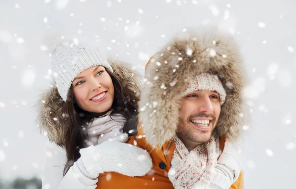 Happy couple having fun over winter background — Stock Photo, Image