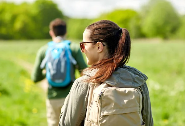 Close up of couple with backpacks hiking outdoors — Stock Photo, Image