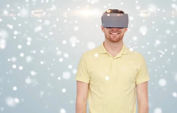 Lycklig man i virtuell verklighet headset eller 3d-glasögon — Stockfoto