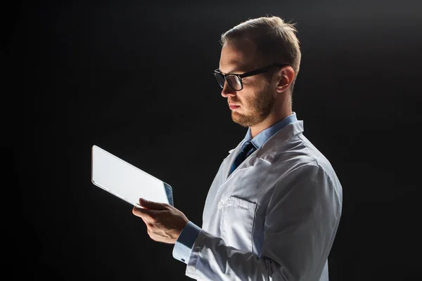 Close up of doctor or scientist with tablet pc — Stock Photo, Image